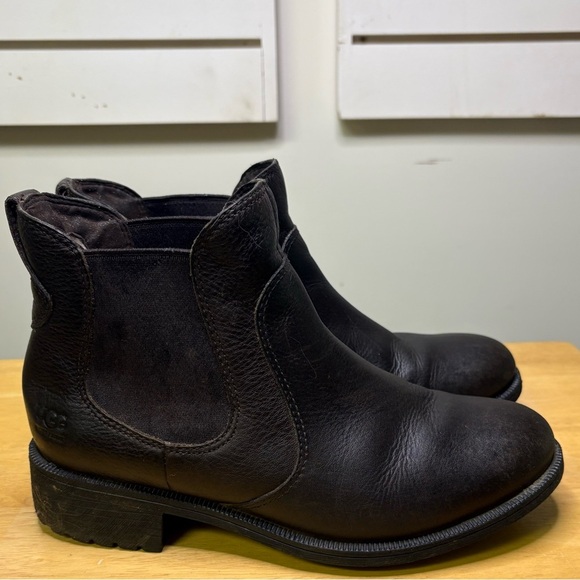 UGG Bonham Womens 8 Brown Leather Chelsea Boot Slip On Shearling Sheepskin Lined - Picture 3 of 8
